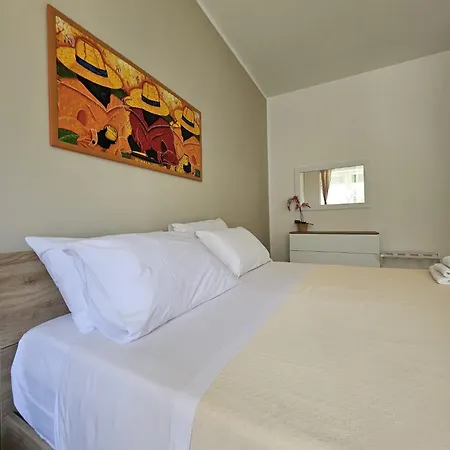 Pinukhouse Alojamento de Acomodação e Pequeno-almoço Salerno