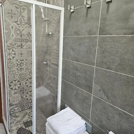 Pinukhouse فندق مبيت وإفطار *